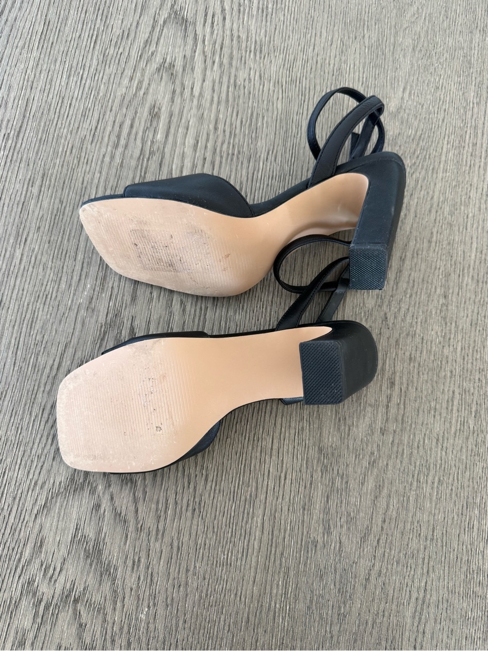 Steve Madden Black Leather High Block Heel Sandal with Gold Buckle Detail Size 8 - Picture 3 of 3